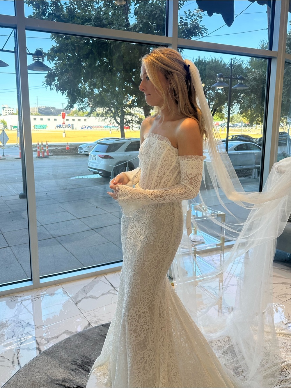 Rita Vinieris Lace Wedding Dress with gloves - Emme